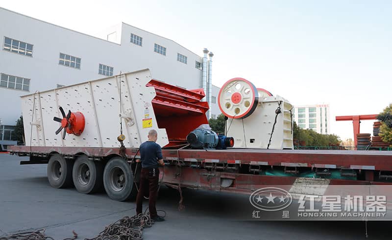 又一臺(tái)小型鵝卵石鄂式破碎機(jī)發(fā)貨了