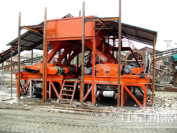 對輥破碎機作業現場
